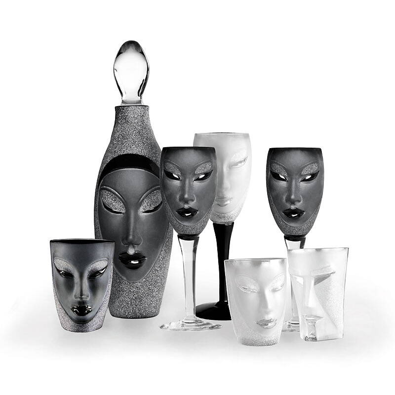 Målerås Glasbruk Vinglas Electra, MASQ TABLEWARE. Svart  - höjd 250mm