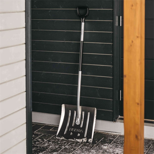 Fiskars Snow Light snöskyffel alu långt skaft