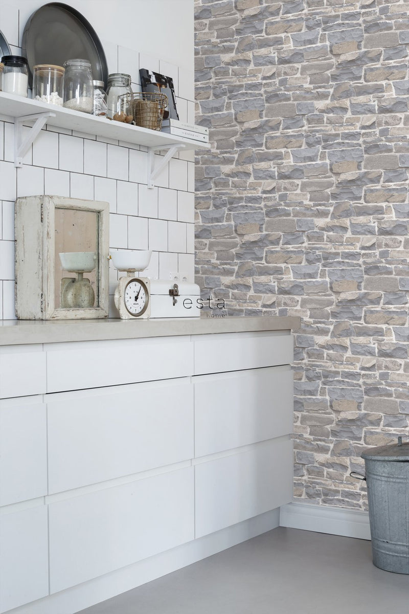 ESTAhome tapet tegelvägg - ljusgrått och beige - Hemmavid.se