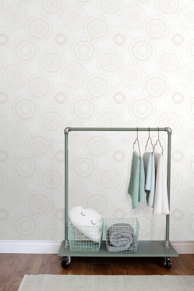 ESTAhome tapet blommor - silver och vitt - Hemmavid.se