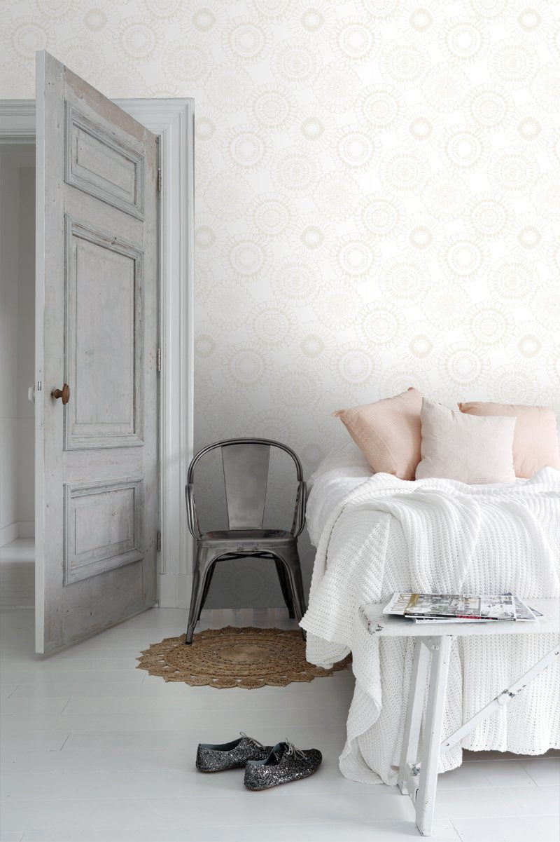 ESTAhome tapet blommor - silver och vitt - Hemmavid.se