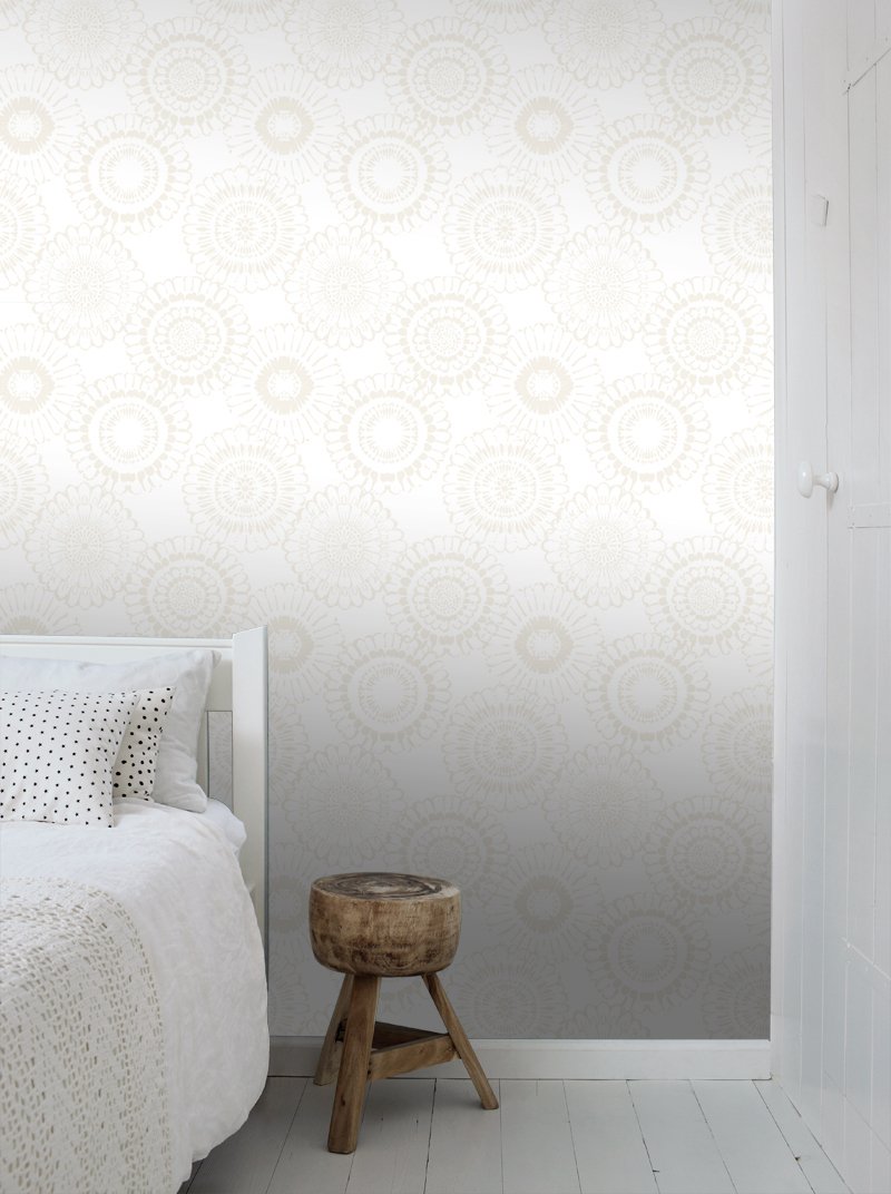 ESTAhome tapet blommor - silver och vitt - Hemmavid.se