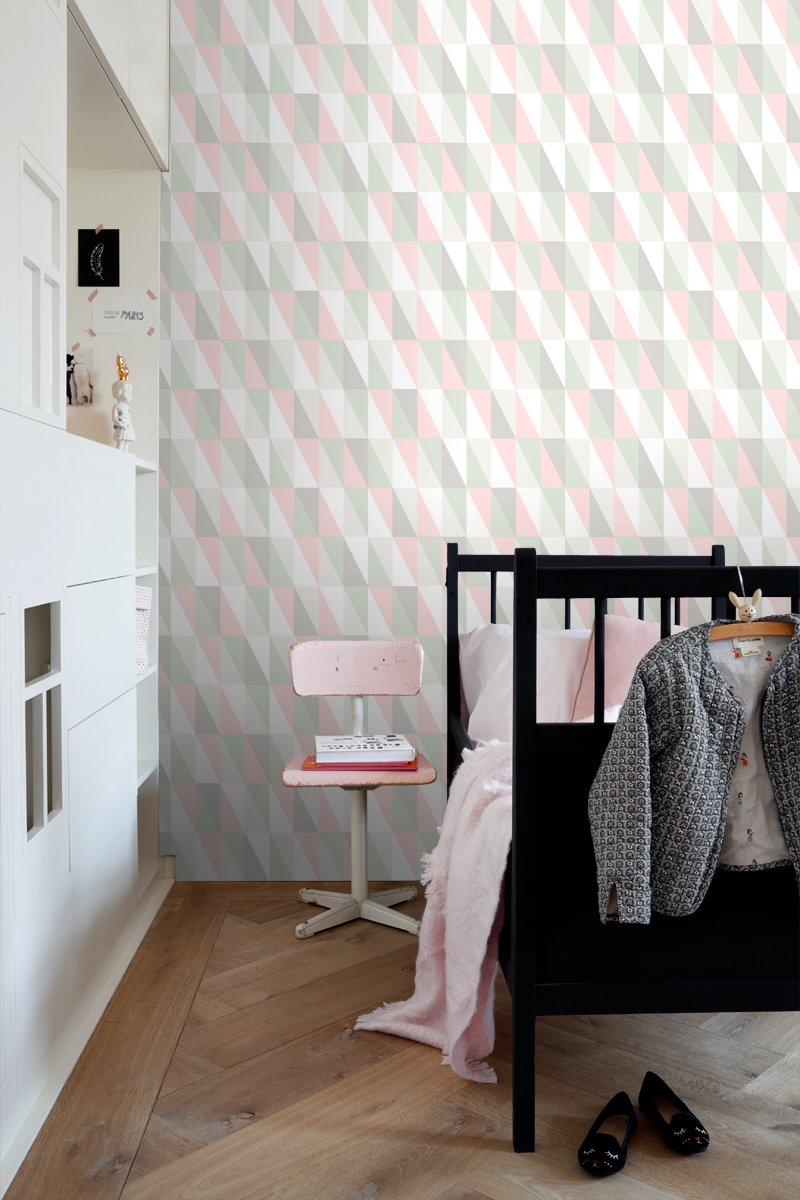 ESTAhome tapet trianglar - ljusrosa och mintgrönt - Hemmavid.se