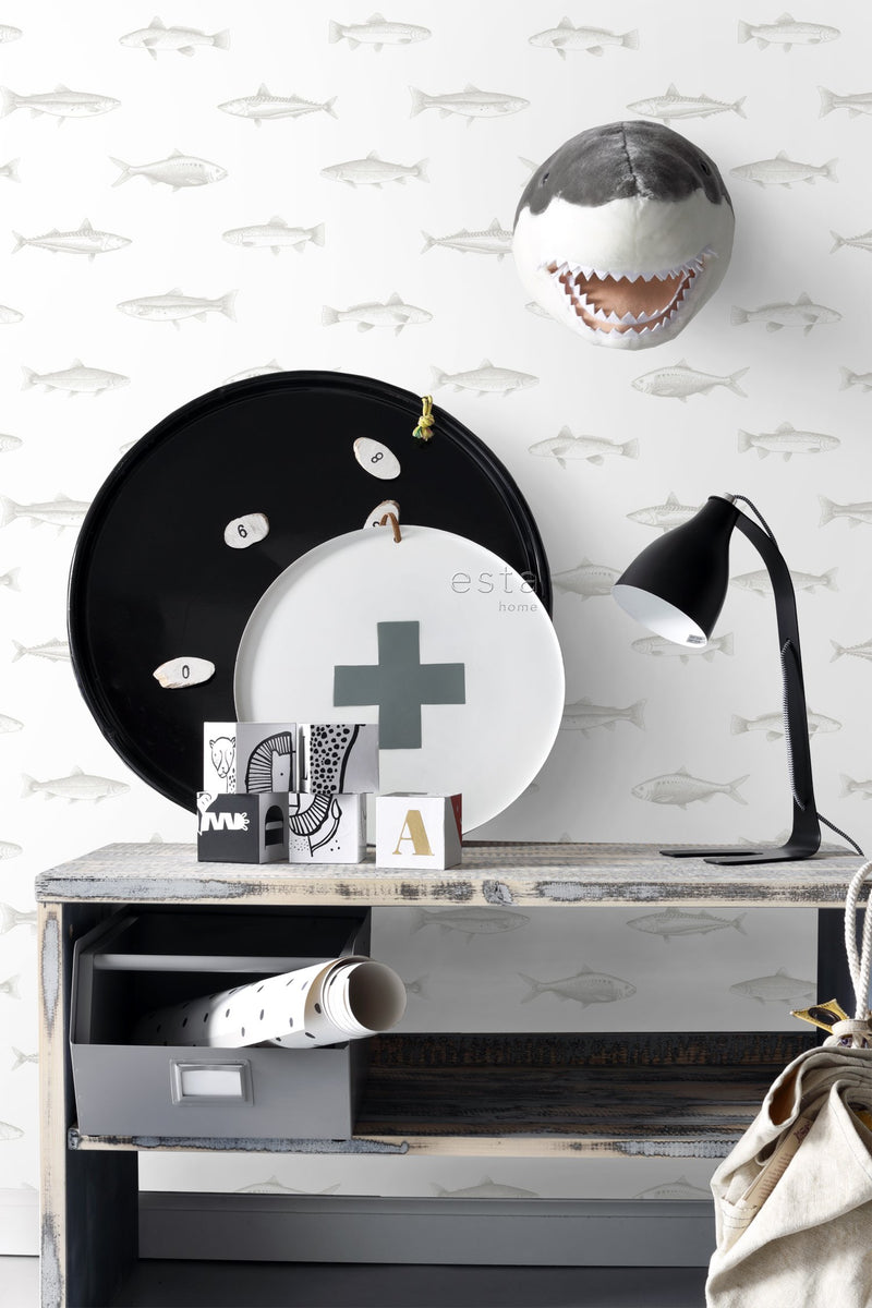 ESTAhome tapet teknad fisk - vitt och silver - Hemmavid.se