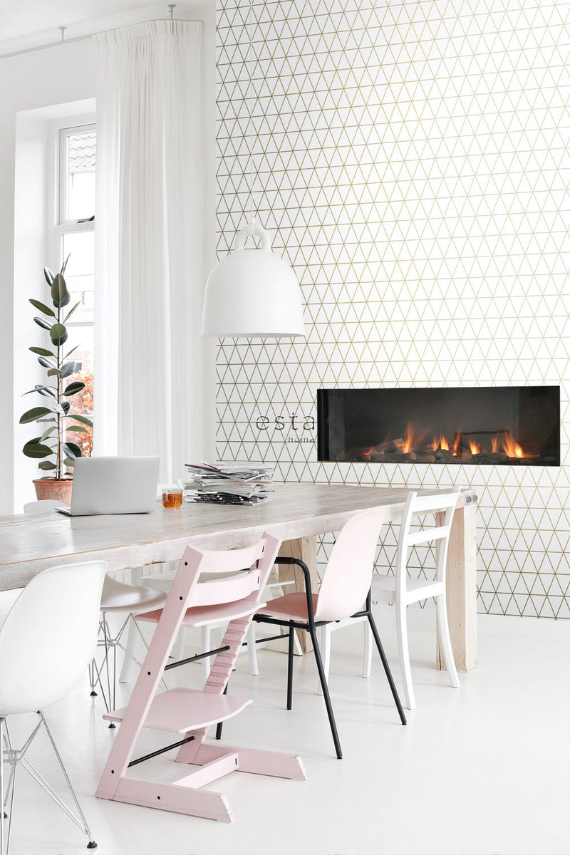 ESTAhome tapet grafiska trianglar - vitt och guld - Hemmavid.se