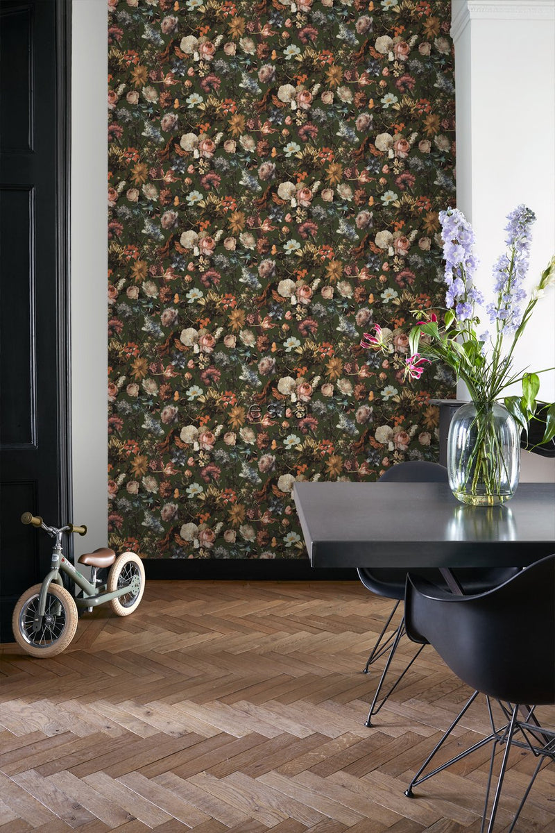 ESTAhome tapet blommor - gråaktigt olivgrönt - Hemmavid.se