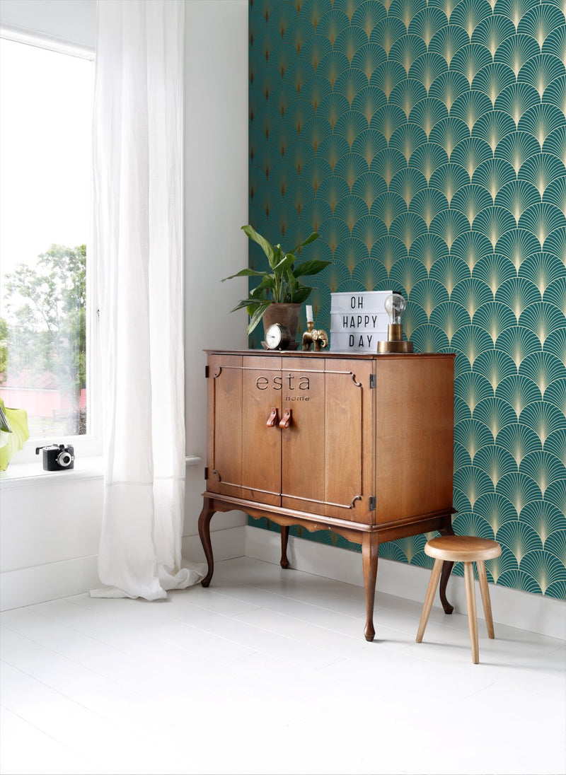 ESTAhome tapet art deco bensinblått och guld - Hemmavid.se