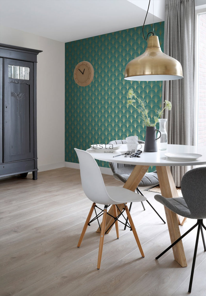 ESTAhome tapet art deco bensinblått och guld - Hemmavid.se